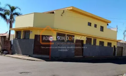 Sobrado com salão comercial próximo da rua antônio. blanco