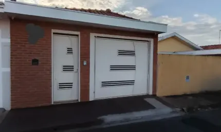 Casa com 3 dormitórios pronta para morar. aceita financiamento