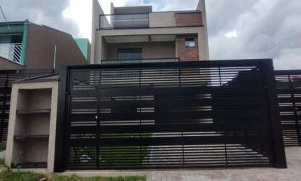 Sobrado Com Terraço Aproximadamente 126m² área construída mais 50m² de área de terraço Aproximadamente e  Fora o Terraço– 3 Quartos/Suíte Espaço Gourmet Churrasqueira na cozinha