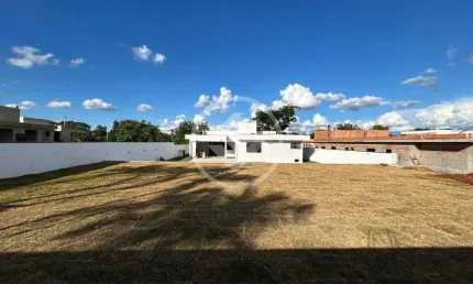 Casa Alto Padrão - Condomínio Vitória Golf - Área constr. 270m² codigo: 103611