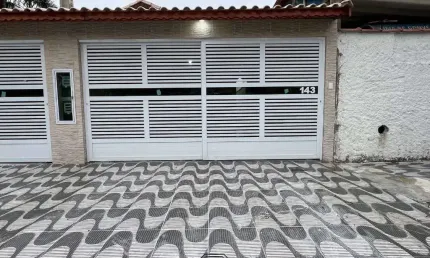 Linda casa à venda em cidade x, bairro y: 2 quartos, 1 suíte, 1 sala, 2 banheiros, 2 vagas - 112,92m².