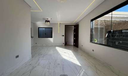 CASA COM PISCINA, 4 SUITES SENDO 1 MASTER PARA VENDA NA VILA CAIÇARA