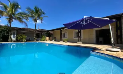 Casa  7 dormitórios sendo 3 suítes com piscina no balneário Flórida