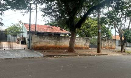 Vendo Casa de 3 quartos c/ espaço p/ contruir outra