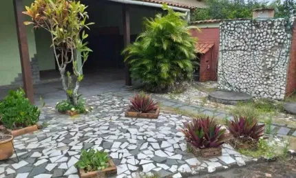 Ótima Casa com 5 quartos, 2 suítes, 4 vagas e churrasqueira a 150 metros da Praia