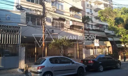 Apartamento exclusivo de 2 quartos, banheiros, em condomínio fechado, na Tijuca
