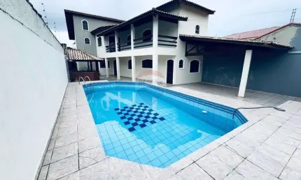 Oportunidade imperdível! casa ampla com 6 dormitórios, piscina e quiosque gourmet, e a praticidade de fazer tudo a pé.
