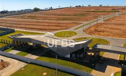 LOTE VINHAS FLAMBOYANT - PARTE ALTA DO CONDOMINIO - ACEITA VEICULO ATE 100 MIL
