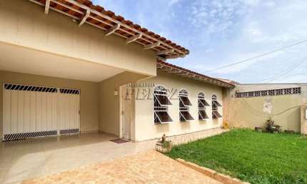 Casa com 3 quartos à venda na Rua Roma, --, Parque Residencial Joaquim Toledo Piza, Londrina por R$ 580.000