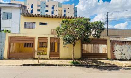 Casa com 3 quartos à venda na Rua Borba Gato, --, Jardim Londrilar, Londrina por R$ 1.000.000