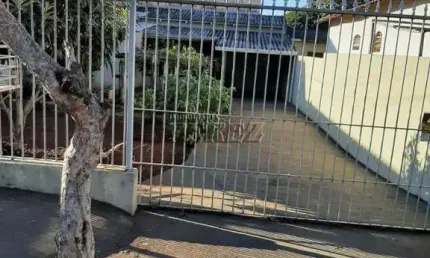 Casa com 1 quarto à venda na Rua Nápoles, --, Parque Residencial Joaquim Toledo Piza, Londrina por R$ 250.000