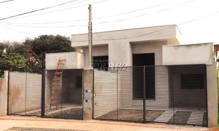 Casa com 3 quartos à venda na Perobal, --, Leonor, Londrina por R$ 360.000