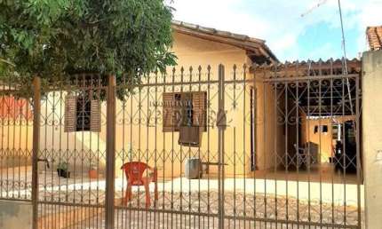 Casa com 4 quartos à venda na das Violetas, --, Ouro Branco, Londrina por R$ 310.000
