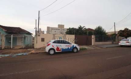 Casa com 3 quartos à venda na Rua Uruguai, --, Centro, Londrina por R$ 850.000