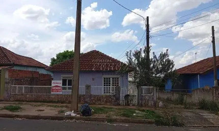 Casa à venda na Rua Tocantins, --, Portuguesa, Londrina por R$ 390.000