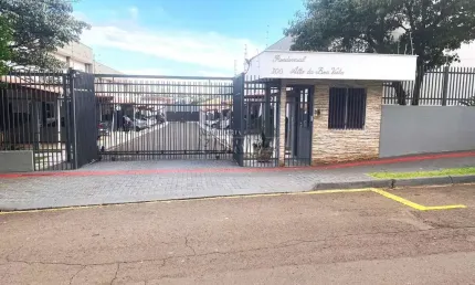Casa em condomínio fechado com 3 quartos para alugar na Rua Florindo Salvador, --, Conjunto Habitacional Santiago II, Londrina por R$ 2.100