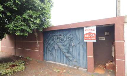 Casa com 3 quartos para alugar na Francisco Verpa, --, Monte Carlo, Londrina por R$ 1.500