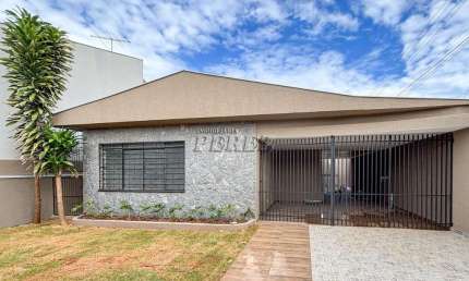 Casa com 3 quartos à venda na Rua Bernardo Sayão, --, Petrópolis, Londrina por R$ 1.100.000