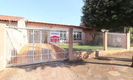 Casa com 3 quartos para alugar na Ana Stuart, --, Jardim Brasília, Londrina por R$ 2.700