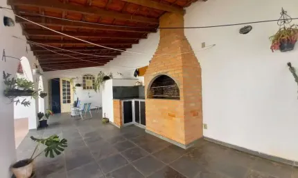 Casa à venda no bairro Vila Ozanan, em Juiz de Fora - MG