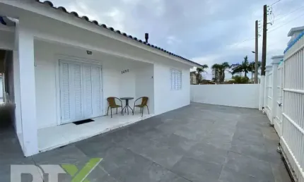 Casa de 03 dormitórios com anexo no centro de tramandaí