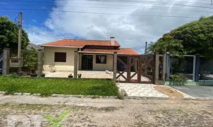 Casa com 4 quartos à venda na Monica, 335, Albatroz (Distrito), Imbé