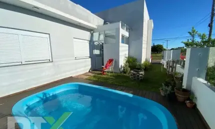 Casa com 2 quartos à venda na Não Me Toque, 1120, Centro, Imbé