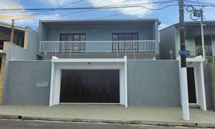 ÓTIMA CASA 03 DORMITÓRIOS, NO JARDIM AMÉRICA - LOCALIZAÇÃO PRIVILEGIADA!