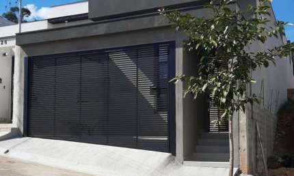 ? R$ 600.000,00 Excelente Casa à venda no Residencial Roterdam em Bragança Paulista- SP.