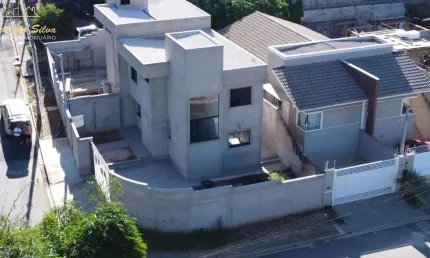 Casa com 3 quartos à venda na Rua Maurício Benevides de Almeida, Jardim Maracanã, Atibaia