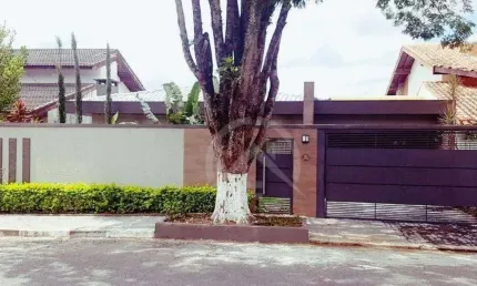 Linda Casa Térrea 3 suítes em Bairro Nobre de Atibaia /SP
