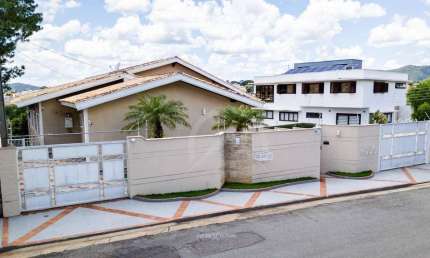 Casa com 4 dormitórios à venda, 562 m² por R$ 1.990.000 - Vila Santista - Atibaia/SP