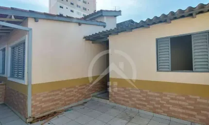 Casa térrea 2 dormitórios, sendo 1 suíte  para alugar, 70 m² por R$ 2.800,00/mês - Centro - Atibaia/SP