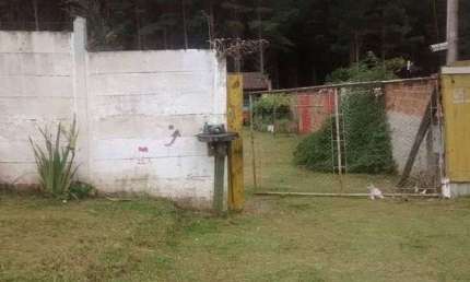 Casa para venda tem 546 metros quadrados com 2 quartos