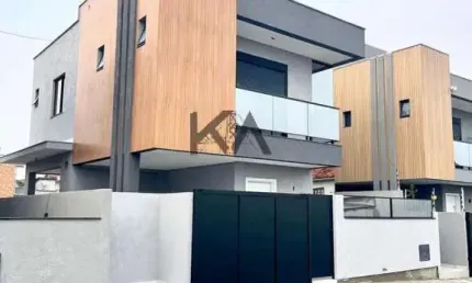 Casa para Venda em Florianópolis, Ingleses do Rio Vermelho, 3 dormitórios, 3 suítes, 4 banheiros, 1 vaga