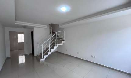 VENDO CASA NO JARDIM VITÓRIA COM 03 QUARTOS E QUINTAL
