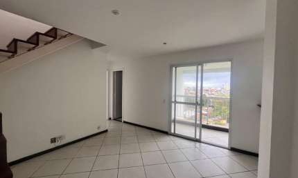 Cobertura com 2 quartos para alugar na Rua Sidnei Vasconcelos Aguiar, 1047, Glória, Macaé