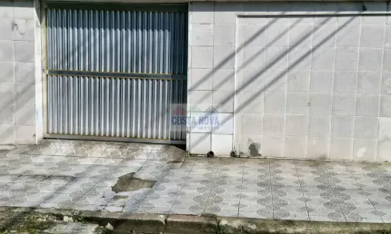 Casa com 157m², são 2 quartos, 2 banheiros, garagem para 3 carros. Bairro Esplanada dos Barreiros
