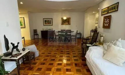 Imóvel na melhor localização do bairro. 2 quartos sendo 1 suíte, 2 banheiros