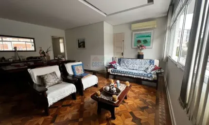 Casa sobreposta alta à venda, na ponta da praia, em santos.