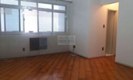 Apartamento com 2 dormitórios. 100 m² de área útil, 1 quadra da Praia. Vaga Privativa