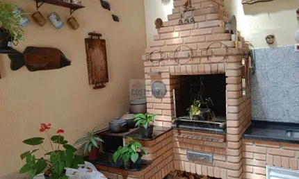 Sobrado a venda com 3 dormitórios sendo 1 suíte, 3 banheiros, 4 vagas, área gourmet