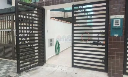 Casa Assobradada, 78m², 2 Suites, Vaga de Garagem privativa, Próximo ao Shopping Praiamar, no Embaré