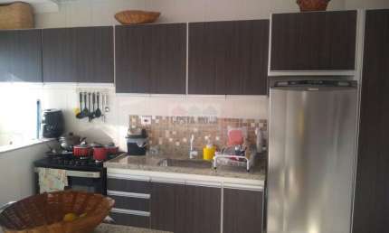 Cobertura duplex com 3 suítes e duas vagas de garagem a 50 metros do mar