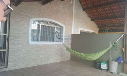 Casa de 90m² com 2 quartos, 1 suíte com planta á venda no bairro Vila Tupi em  Praia Grande - SP.