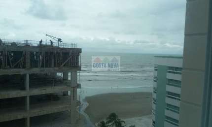 Apartamento de 58 m² 1 Suíte e 1 banheiro acesso direto para a varanda.  30 metros do Mar.