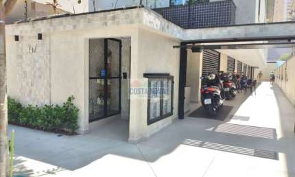 Casa de 2 pavimentos com design moderno e confortável. 2 suítes, 2 vagas de garagem