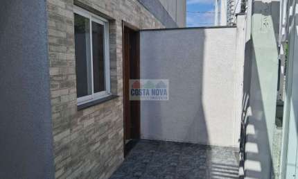 Casa individual tipo sobrado para venda, 3 quartos sendo 1 suíte, 1 vaga. Bairro Aviação