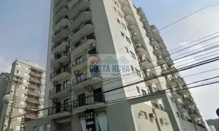 Apartamento com 76 m², sala com varanda, cozinha americana com armários, área de serviço, banheiro