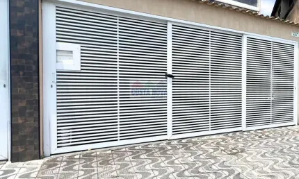 Sobrado com 3 quartos, 1 lavabo, 1 banheiro, 2 vagas de garagem no bairro Vila Mirim.